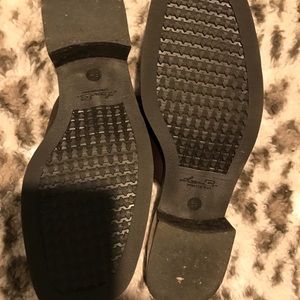 Women thongs size 8.5 brown